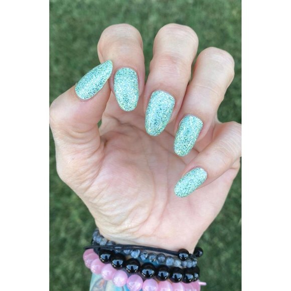 ColorStreet Nail Strips *Hint of Mint* - Picture 1 of 2